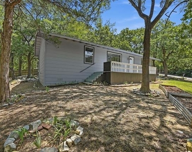 101 Lakewood Lane - Photo Thumbnail 2