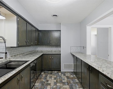 101 Lakewood Lane - Photo Thumbnail 8