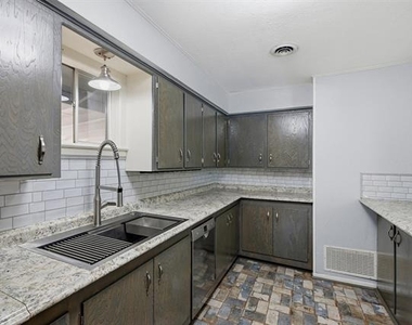 101 Lakewood Lane - Photo Thumbnail 7