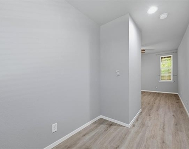 101 Lakewood Lane - Photo Thumbnail 19
