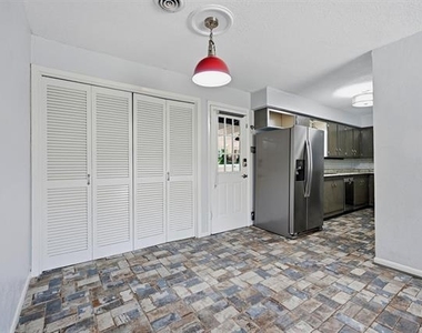 101 Lakewood Lane - Photo Thumbnail 11