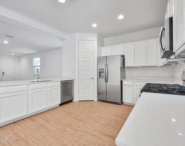 12617 W Kaler Drive - Photo Thumbnail 8