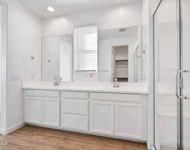 12617 W Kaler Drive - Photo Thumbnail 15