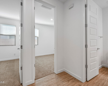 12617 W Kaler Drive - Photo Thumbnail 21