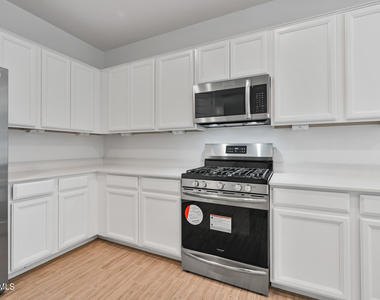 12617 W Kaler Drive - Photo Thumbnail 10