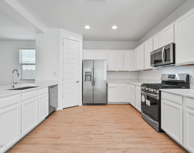 12617 W Kaler Drive - Photo Thumbnail 7