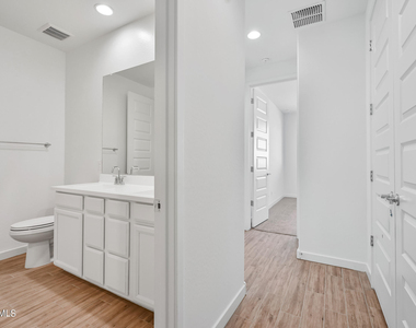 12617 W Kaler Drive - Photo Thumbnail 17