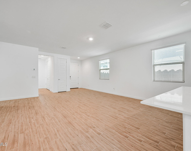 12617 W Kaler Drive - Photo Thumbnail 4