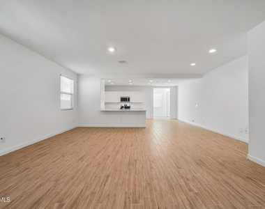 12617 W Kaler Drive - Photo Thumbnail 2