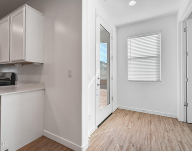 12617 W Kaler Drive - Photo Thumbnail 11