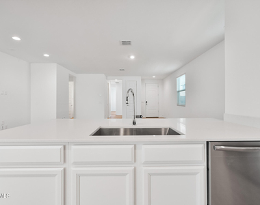 12617 W Kaler Drive - Photo Thumbnail 9