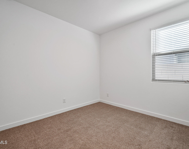 12617 W Kaler Drive - Photo Thumbnail 24