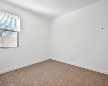 12617 W Kaler Drive - Photo Thumbnail 23