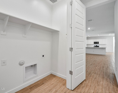 12617 W Kaler Drive - Photo Thumbnail 18