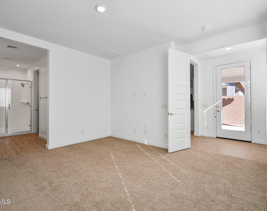 12617 W Kaler Drive - Photo Thumbnail 13