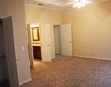 8209 Bells Street - Photo Thumbnail 8