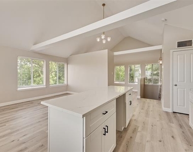1803 Old Oak - Photo Thumbnail 14