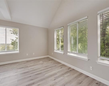 1803 Old Oak - Photo Thumbnail 4