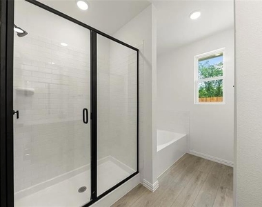2121 Williams Road - Photo Thumbnail 7
