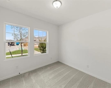 2121 Williams Road - Photo Thumbnail 8