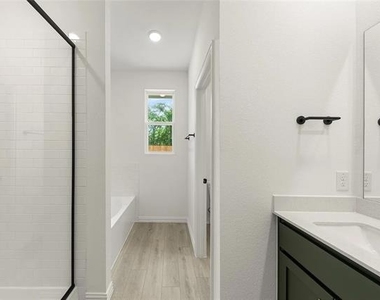 2121 Williams Road - Photo Thumbnail 5