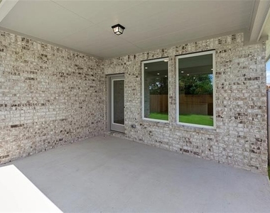 2121 Williams Road - Photo Thumbnail 10