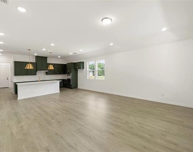2121 Williams Road - Photo Thumbnail 3