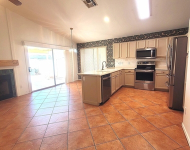 9205 W Villa Rita Drive - Photo Thumbnail 5