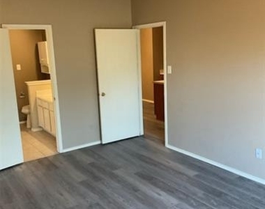1001 Stockton Drive - Photo Thumbnail 13