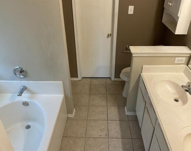 1001 Stockton Drive - Photo Thumbnail 21