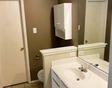 1001 Stockton Drive - Photo Thumbnail 14