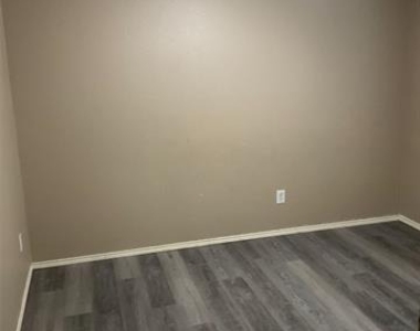 1001 Stockton Drive - Photo Thumbnail 22