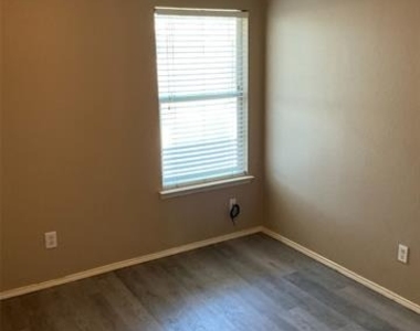 1001 Stockton Drive - Photo Thumbnail 27