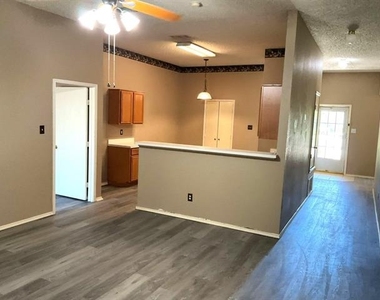 1001 Stockton Drive - Photo Thumbnail 6