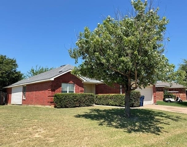 1001 Stockton Drive - Photo Thumbnail 2
