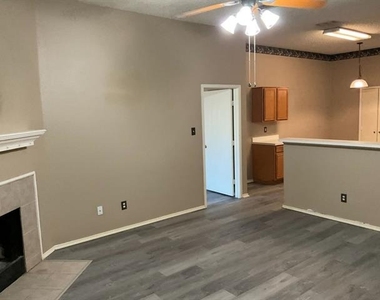 1001 Stockton Drive - Photo Thumbnail 10