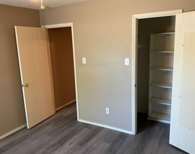 1001 Stockton Drive - Photo Thumbnail 28
