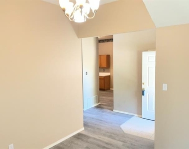 1001 Stockton Drive - Photo Thumbnail 32