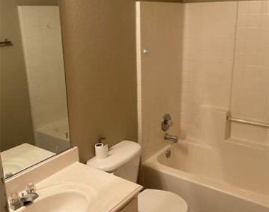 1001 Stockton Drive - Photo Thumbnail 24