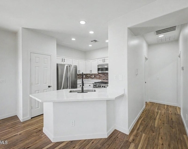 39606 N Prairie Lane - Photo Thumbnail 11