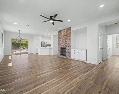 39606 N Prairie Lane - Photo Thumbnail 14