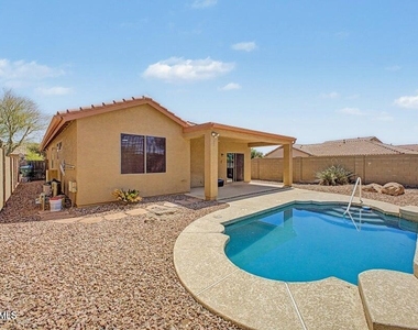 39606 N Prairie Lane - Photo Thumbnail 28