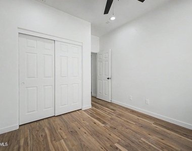 39606 N Prairie Lane - Photo Thumbnail 21