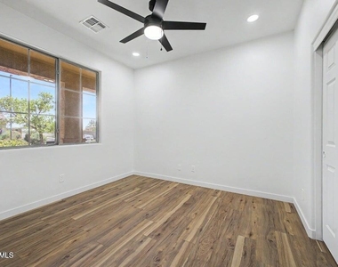 39606 N Prairie Lane - Photo Thumbnail 22