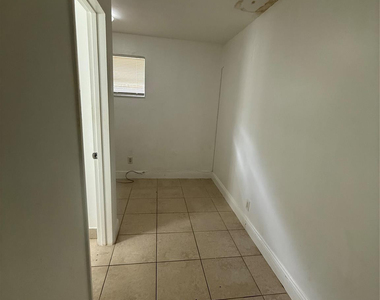 1139 Nw 9th Avenue - Photo Thumbnail 9