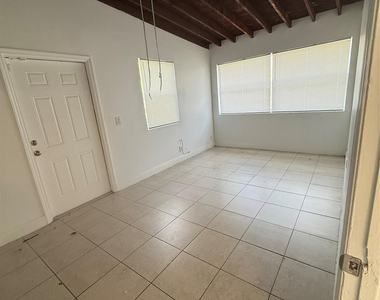 1139 Nw 9th Avenue - Photo Thumbnail 6