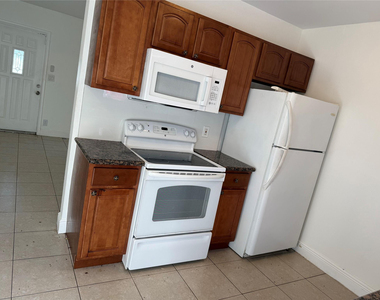1139 Nw 9th Avenue - Photo Thumbnail 2