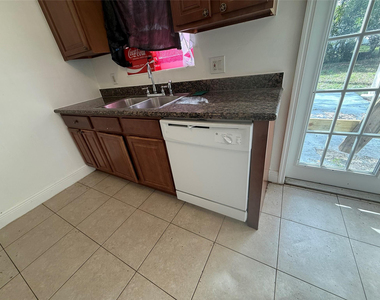 1139 Nw 9th Avenue - Photo Thumbnail 8
