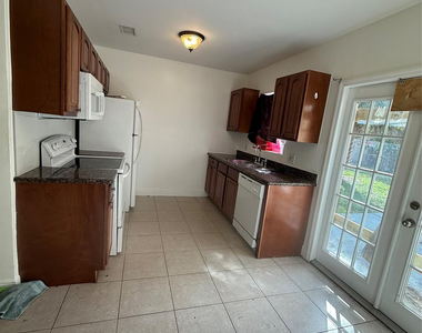 1139 Nw 9th Avenue - Photo Thumbnail 4