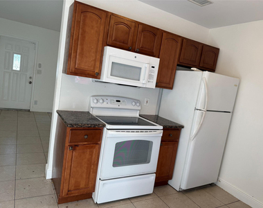 1139 Nw 9th Avenue - Photo Thumbnail 1